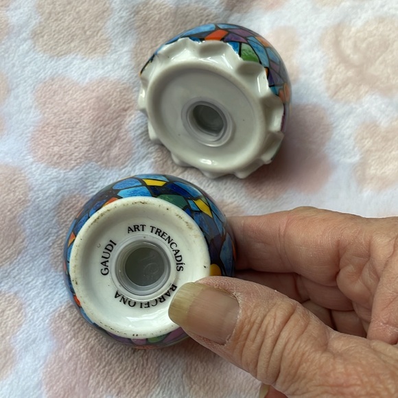 GAUDI CRACKED EGG Salt and Pepper Shaker - Picture 3 of 8